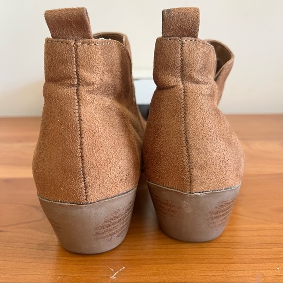 American Eagle Ankle Bootie Block Heel Chelsea Boot Faux Suede Brown Size 6.5 - Picture 5 of 9